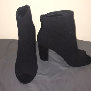 Open toe fabric black bootie